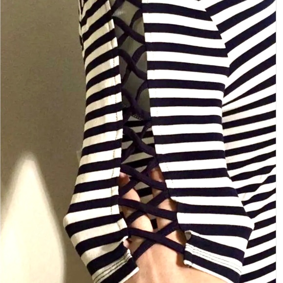 Striped. Stretch Cut off Short Sleeves Top - Picture 3 of 4